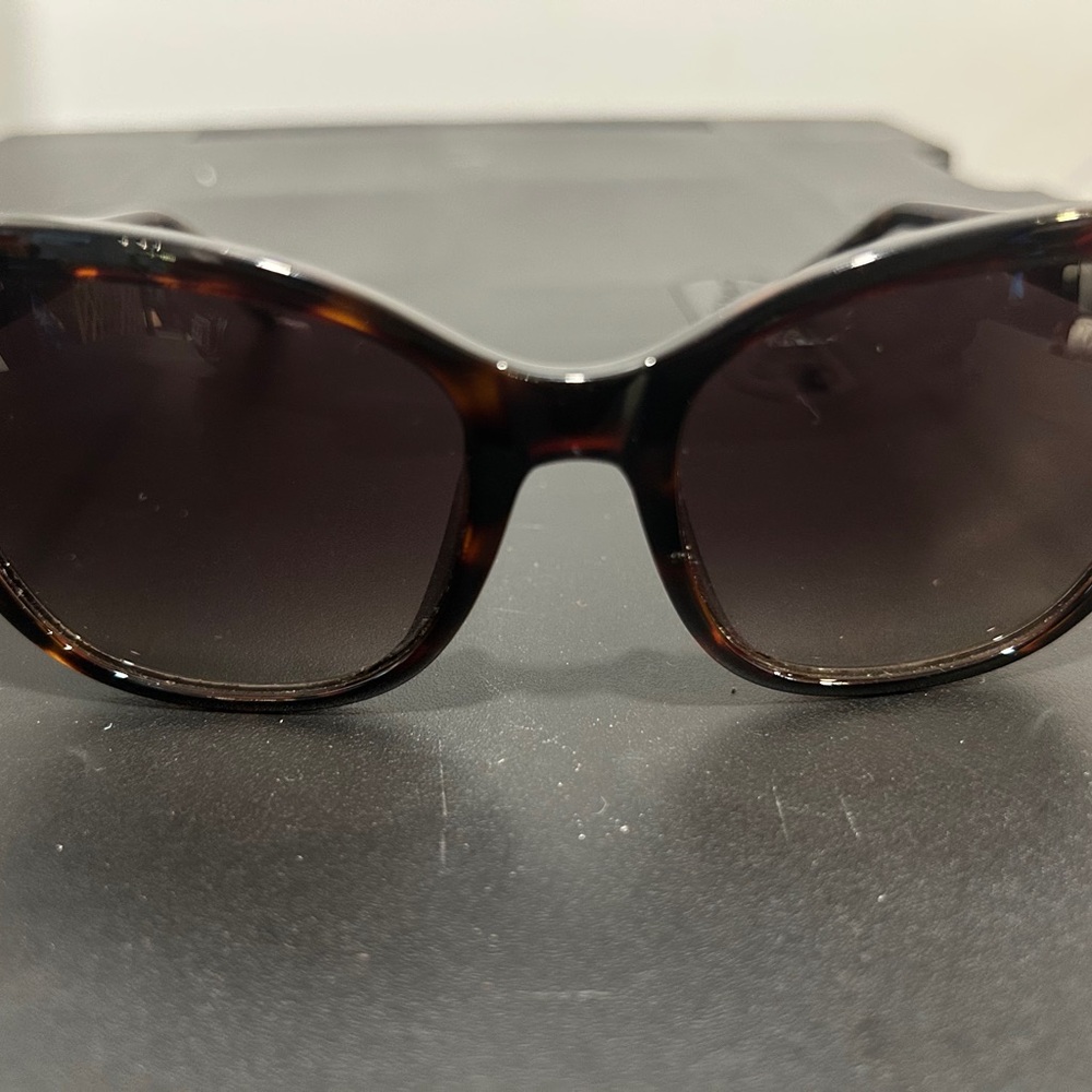Guess Brown Sunglasses with Tortoiseshell Frames